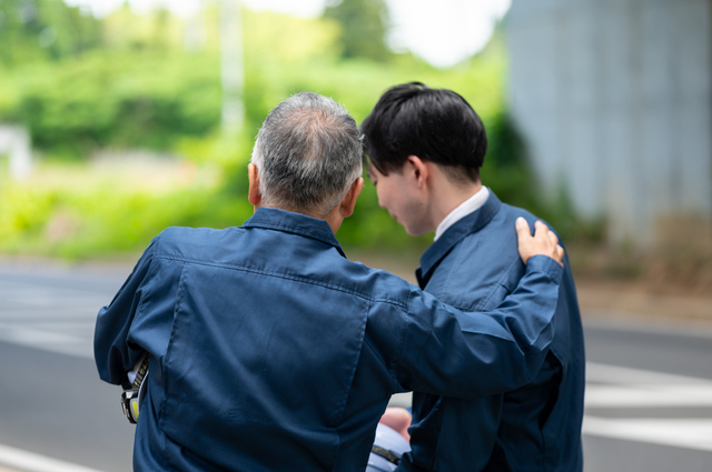 建設業で働く人の4人に1人が55歳以上のベテラン技能工